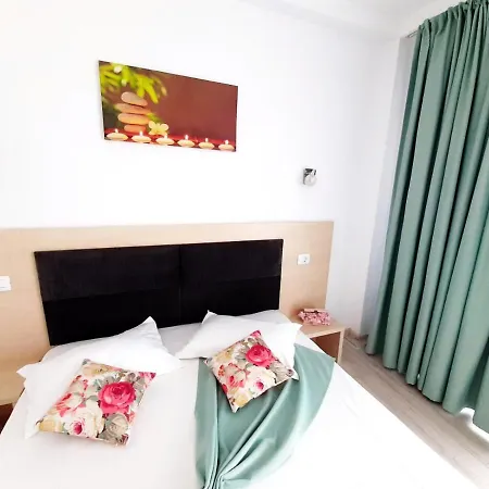 Ryanna Pe Plaja Belona 4*