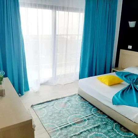 Ryanna Pe Plaja Belona