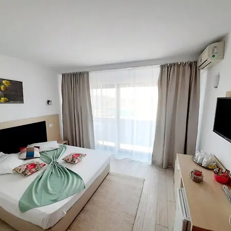 Ryanna Pe Plaja Belona Gasthuis