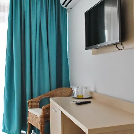 Ryanna Pe Plaja Belona Guest house