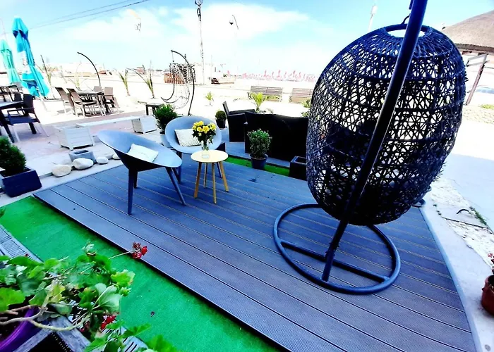 Ryanna Pe Plaja Belona Guest house