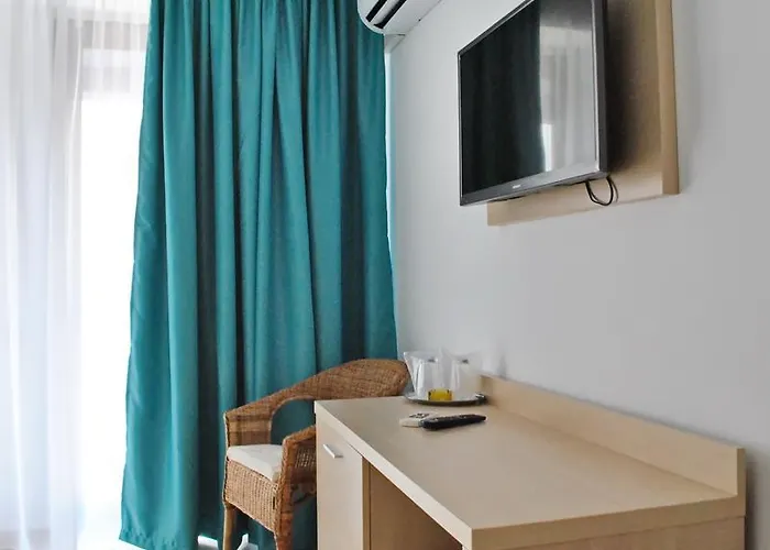 Ryanna Pe Plaja Belona Guest house