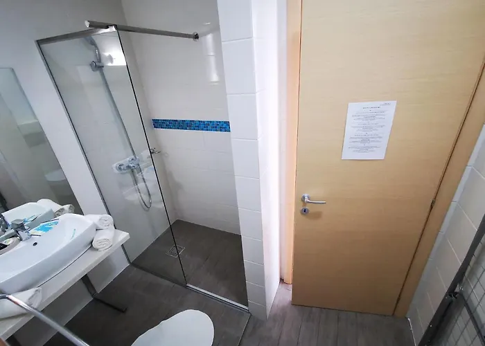 Ryanna Pe Plaja Belona Guest house