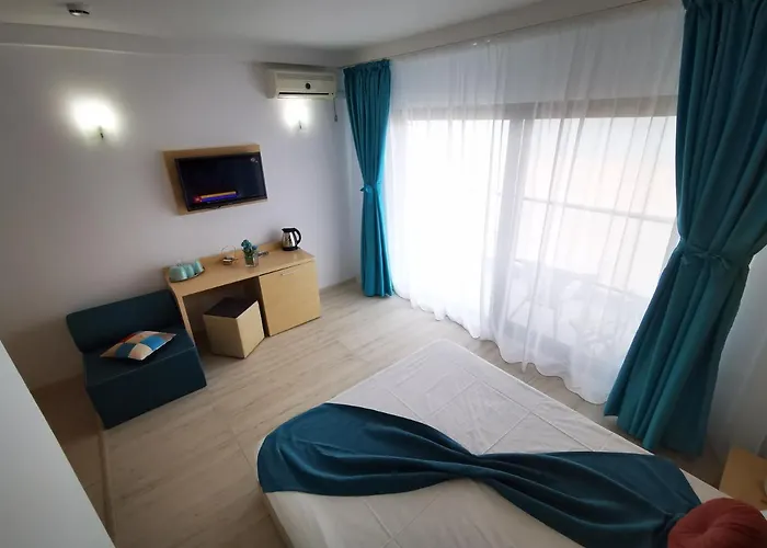 Ryanna Pe Plaja Belona Guest house