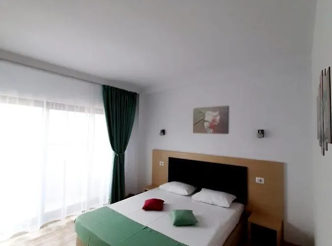 Ryanna Pe Plaja Belona 4*