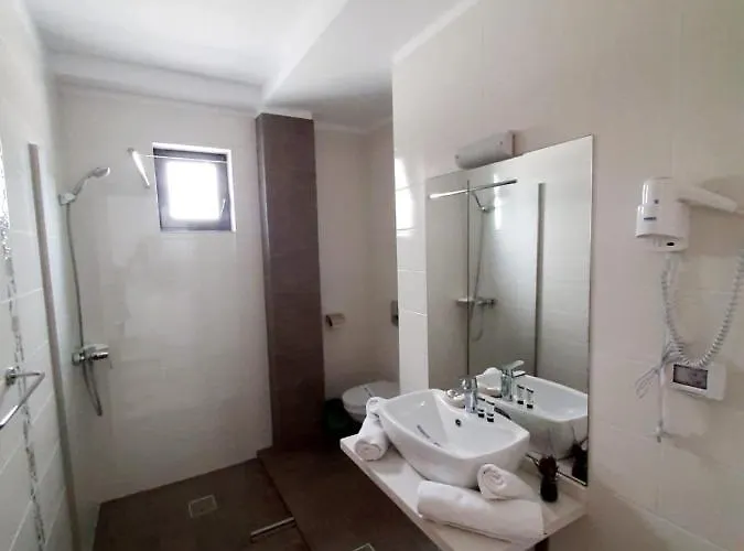 Ryanna Pe Plaja Belona 4*